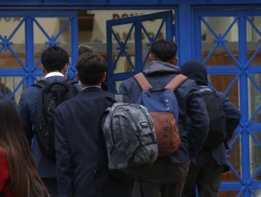Superintendencia de Educación emite dictamen con los criterios para permitir detectores de metales en colegios