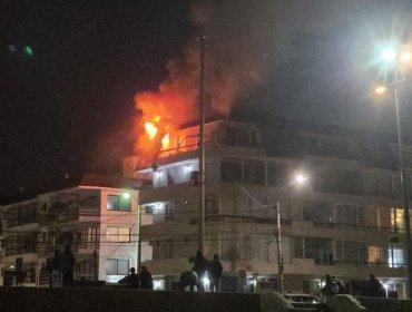Incendio consume departamento en pleno Reñaca: Emergencia provocó cortes de luz