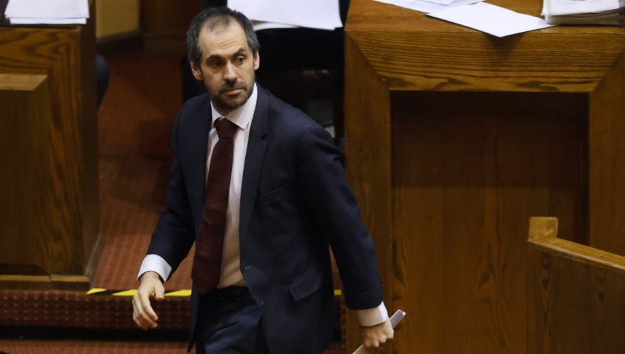 Con firmas de republicanos, libertarios, RN y PDG: Presentan acusación constitucional contra el exministro Nicolás Grau