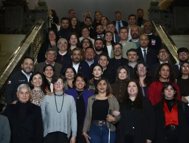 Senadores y alcaldes de oposición acuerdan defender recursos municipales en discusión del proyecto de Reconstrucción