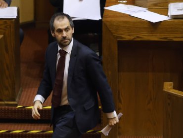 Con firmas de republicanos, libertarios, RN y PDG: Presentan acusación constitucional contra el exministro Nicolás Grau