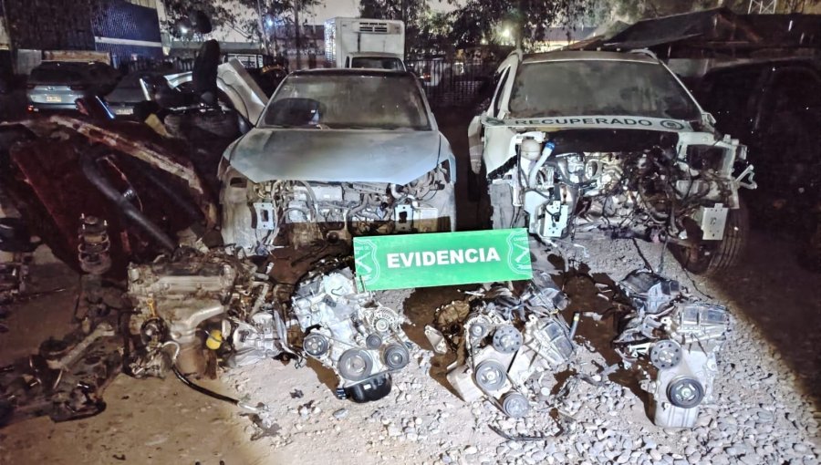 Descubren cuatro talleres clandestinos con vehículos robados en La Pintana: Tres extranjeros fueron detenidos