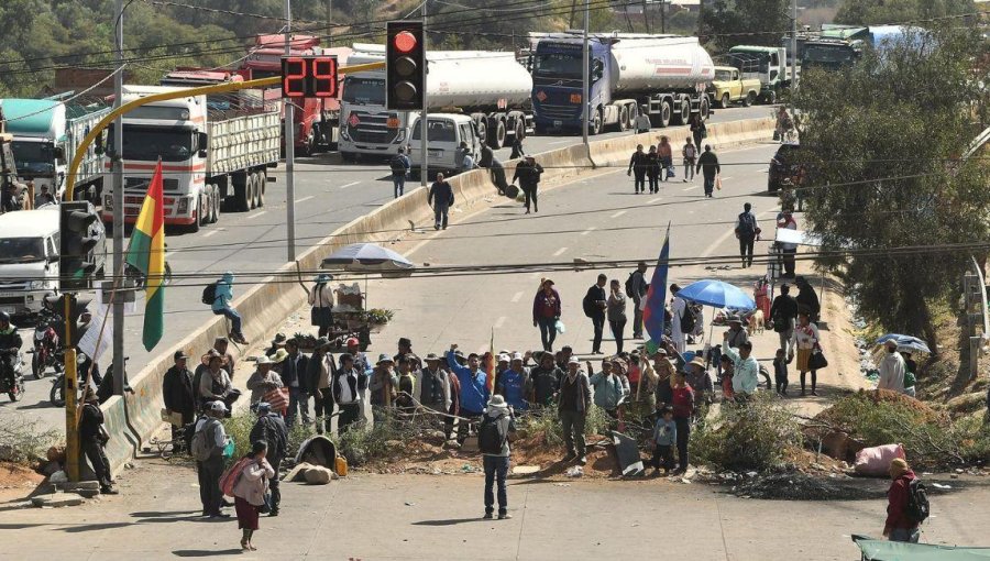 Gobierno de Bolivia acusa a Evo Morales de enviar autobuses a La Paz para "generar violencia y caos"