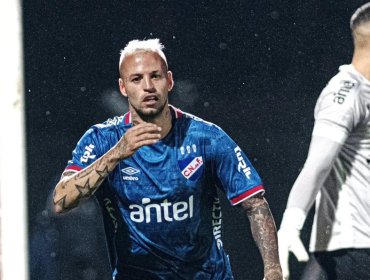 La U buscaría fichar al uruguayo Nicolás López para el segundo semestre: jugó con Eduardo Vargas en Nacional