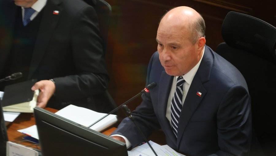 Quiroz conversará con Tesorería para "buscar una solución" a embargos por el CAE a personas que ganan menos de 3,5 millones