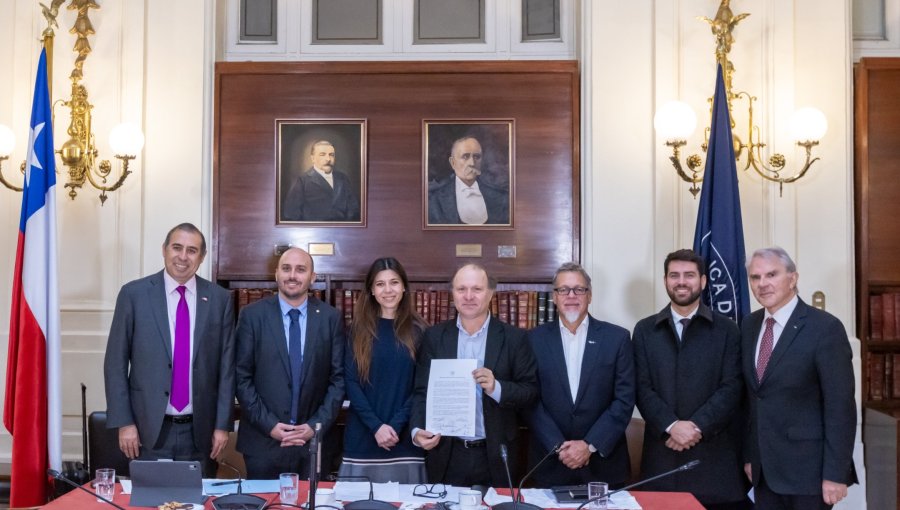 Senadores firman declaración de apoyo para que Valparaíso sea sede de la secretaría del Tratado sobre Biodiversidad Marina en Alta Mar