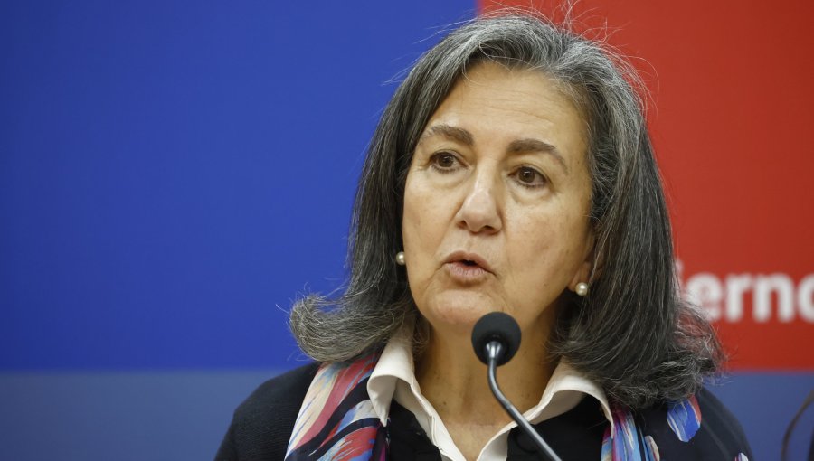 Ministra Chomali hizo un llamado a los recintos de salud a "ordenar gastos y hacer mejores compras" ante ajuste de presupuesto