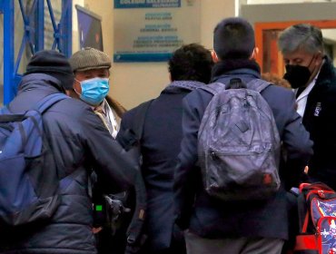 Estudiante fue detenido por llevar un arma a su liceo en Valparaíso: era de juguete
