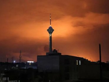 EE.UU. lanza una nueva ofensiva contra Irán y Teherán responde con ataques a barcos en el estrecho de Ormuz