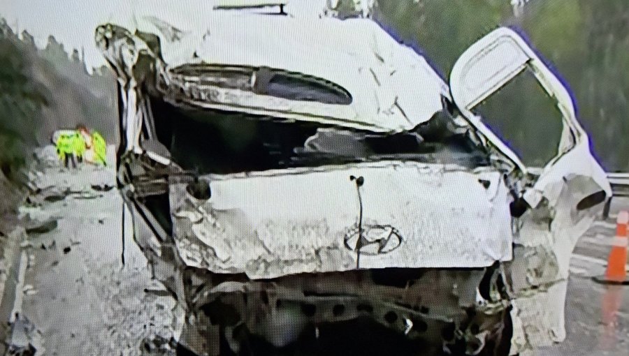Conductor sale eyectado tras grave accidente de minibús en la ruta 78 de San Antonio