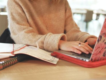 Proyecto que promueve la adopción de medidas para la inclusión laboral de las mujeres en las empresas fue despachado a ley