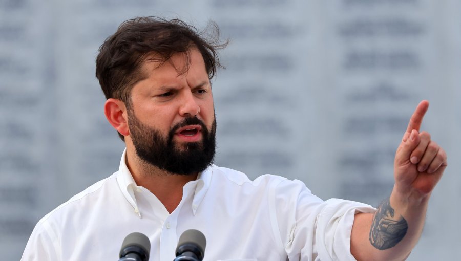 Gabriel Boric arremete contra embargos por deudas del CAE y acusa "inaceptables contradicciones" de la derecha