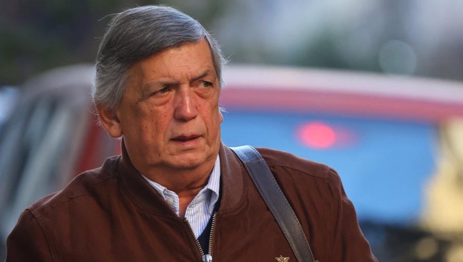 Presidente del PC acusa "abuso de poder" por embargo a deudores del CAE y advierte que "va a traer repercusiones" para el Gobierno