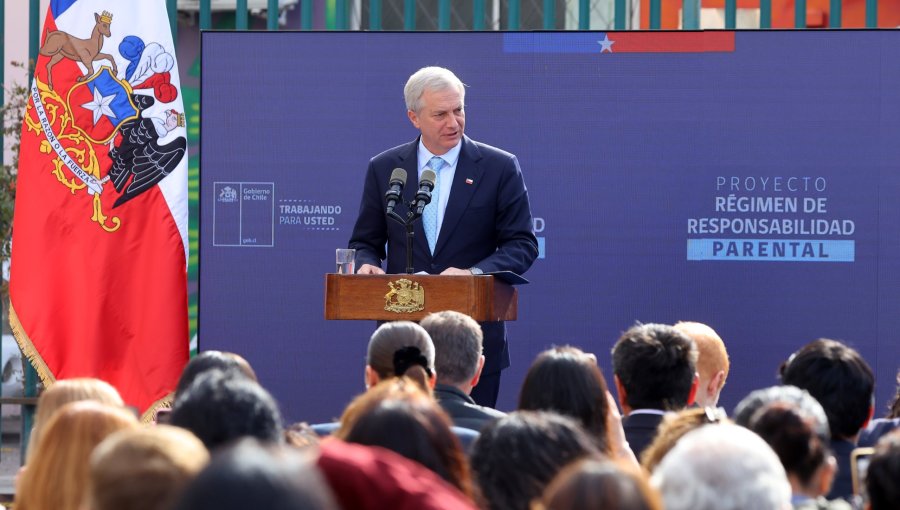 Presidente Kast firma proyecto de ley de Responsabilidad Parental: "Hagámonos cargo de nuestros hijos"