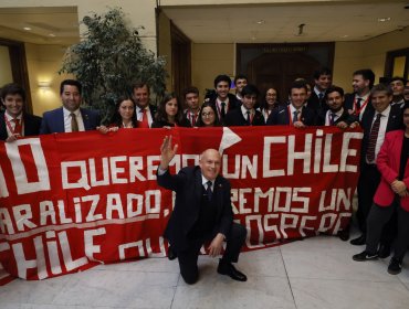 Estudiantes y parlamentarios crean mesa "No Paralicemos Chile" en rechazo a paros impulsados por la Confech