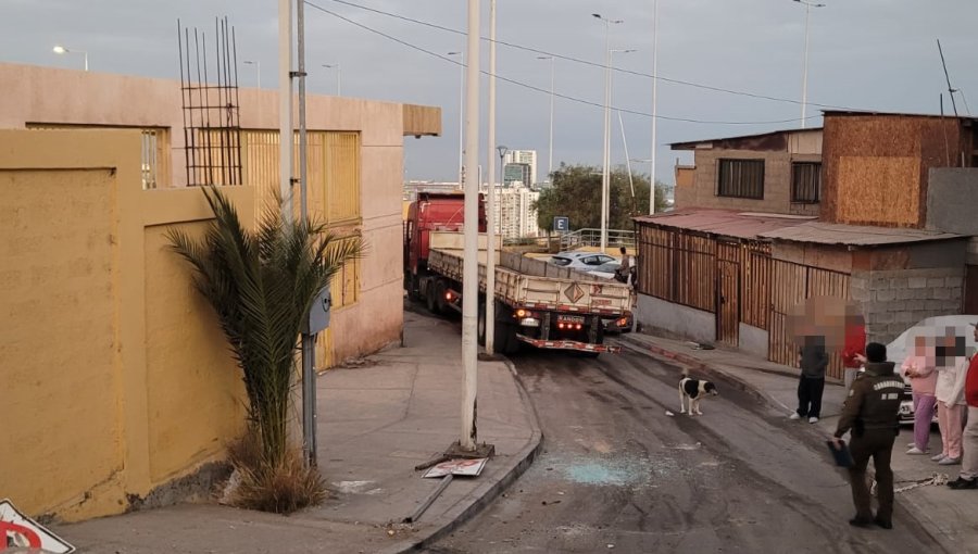En prisión preventiva quedó conductor ebrio que atropelló a vecino y chocó ocho vehículos en Antofagasta