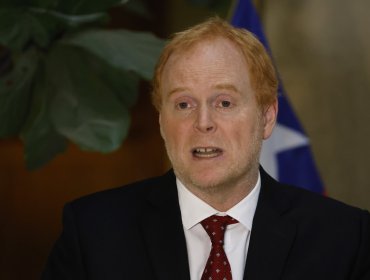 Senador Edwards insta a "revisar" el sueldo vitalicio del expresidente Boric por "mentir descaradamente" tras dichos sobre el CAE