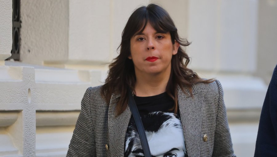 Presidenta del Frente Amplio tilda de “inmorales e ilegales” los embargos a deudores del CAE y exige una solución al Gobierno