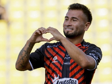 Universidad Católica entra en la pelea con Colo-Colo por fichar a Jean Meneses desde Limache