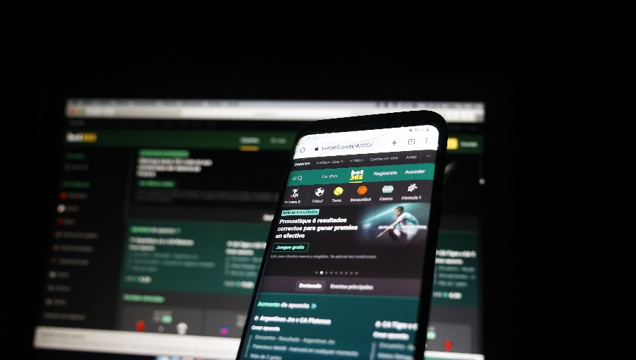 Subsecretaría de Telecomunicaciones descarta bloqueos masivos y plantea fórmula para cerrar el acceso a casas de apuestas ilegales