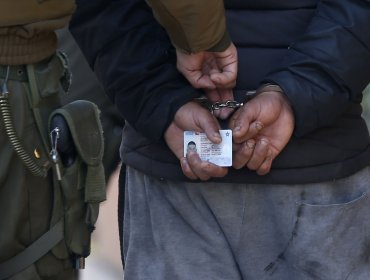 Detienen a dos extranjeros por violento asalto a mujer de 62 años en Quinta Normal