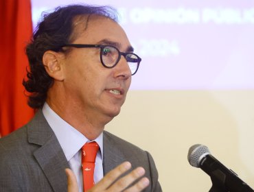 Exministro Figueroa por deudas del CAE plantea que Tesorería "debiese ser insistente en el cobro", pero "muy flexible en la manera de recaudar"