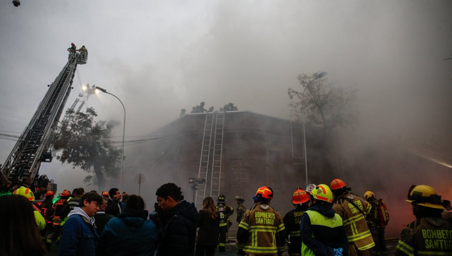 Encuentran cuerpo de ciudadano argentino desaparecido tras incendio y derrumbe en Santiago