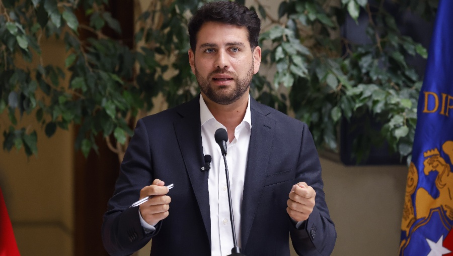 Senador Ibáñez por megarreforma: "Es insostenible aprobar un proyecto que te hará caminar en el desierto durante 10 años"
