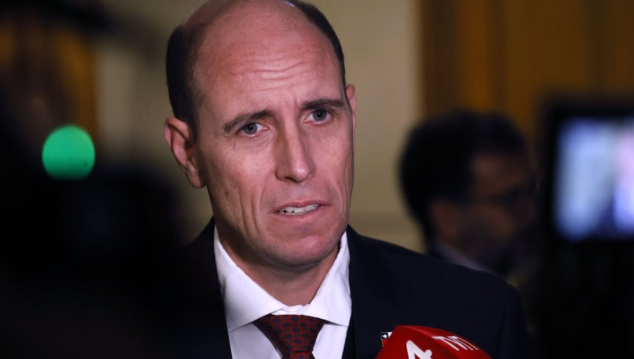 Ministro Arrau anuncia urgencia a proyectos para fortalecer protección de Carabineros