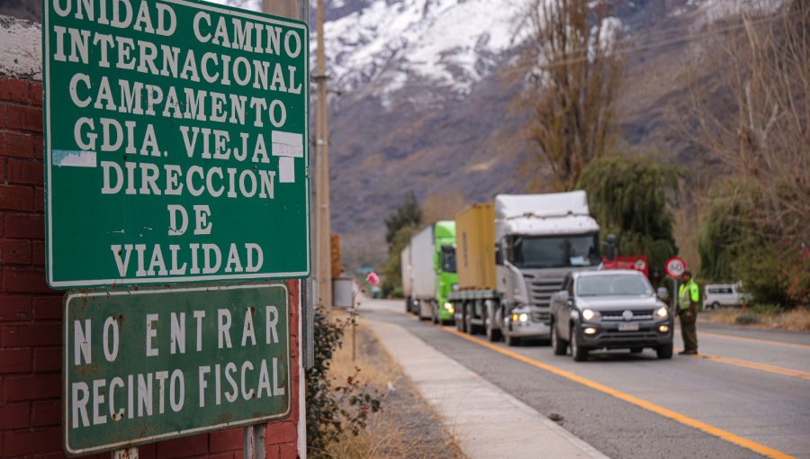 MOP despliega maquinaria y personal en alta montaña de Los Andes para asegurar conectividad con Argentina este invierno