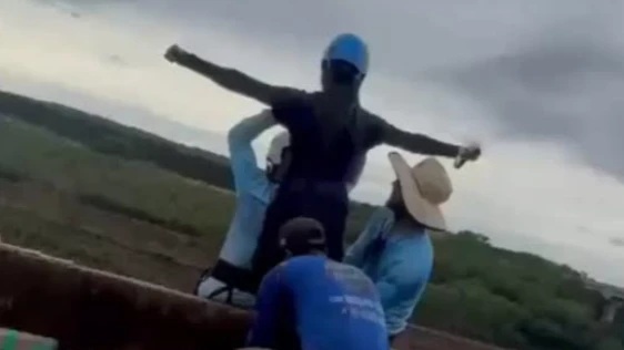 La trágica muerte de una joven brasileña luego de que los instructores la lanzaran desde un puente sin atarla a una cuerda