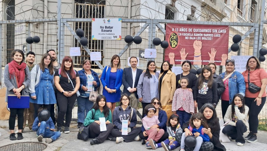 Anuncian acciones por despidos y reducción de cursos en Escuela Barros Luco de Valparaíso