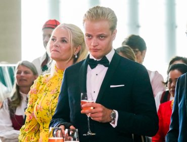 Condenan a cuatro años de prisión al hijo de la princesa Mette-Marit de Noruega por delitos sexuales y agresión
