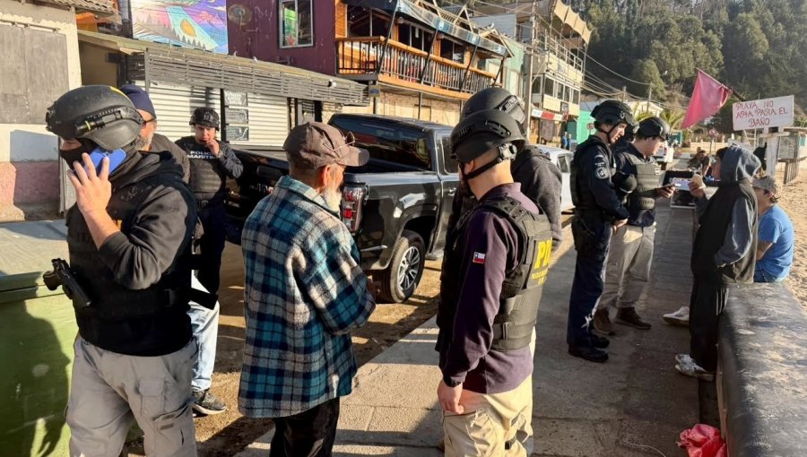 Fiscalización de la PDI y la Armada en Quintero deja seis extranjeros denunciados y dos detenidos por mantener órdenes vigentes