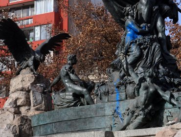 Desbordes propone eliminar el Consejo de Monumentos Nacionales tras nueva vandalización a la Fuente Alemana
