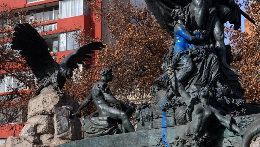 Desbordes propone eliminar el Consejo de Monumentos Nacionales tras nueva vandalización a la Fuente Alemana