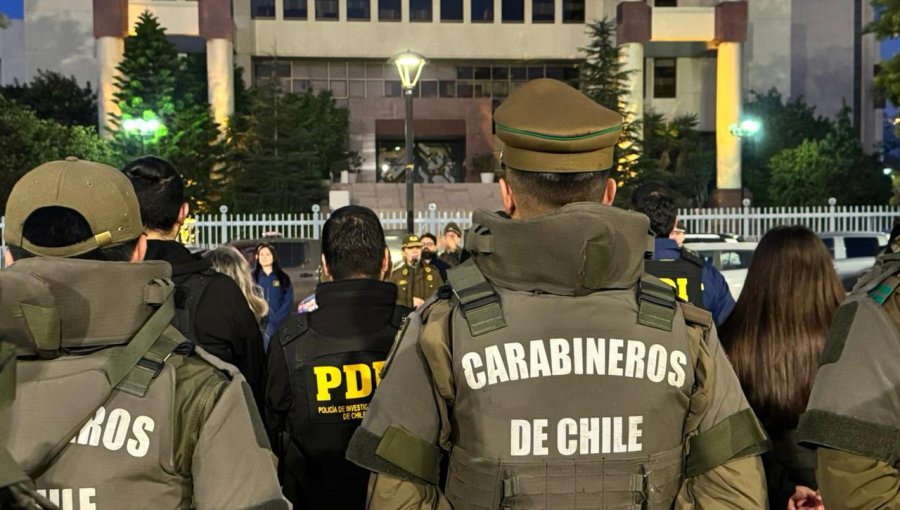 Masivo operativo entre Carabineros y la PDI deja 32 detenidos, 81 infracciones y decomiso de armas y droga en la región de Valparaíso