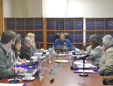 Votación rechazada genera fuerte polémica en Concejo de Concón: Alcalde acusa que primó la "ideología" y Concejal critica "autoritarismo"