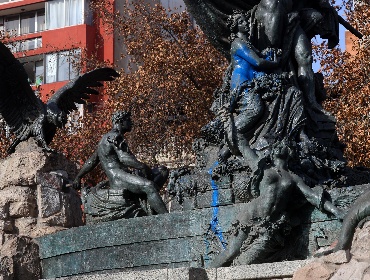 Consejo de Monumentos Nacionales pide a Desbordes definir prioridad entre reja para la Fuente Alemana o cierre del Parque Forestal