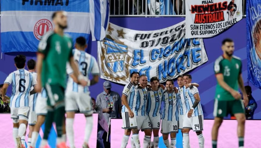 Lionel Messi anotó su primer hat-trick en un Mundial en la goleada de Argentina ante Argelia