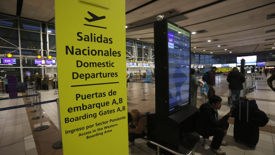 Aeropuerto de Santiago movilizó más de 11 millones de pasajeros a mayo, pero tráfico cae 1,9% por falta de aeronaves