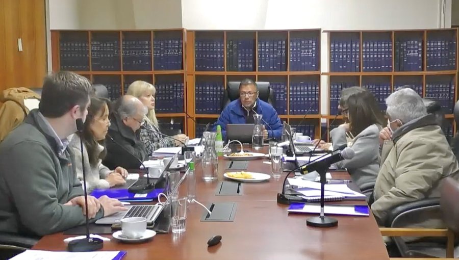 Votación rechazada genera fuerte polémica en Concejo de Concón: Alcalde acusa que primó la "ideología" y Concejal critica "autoritarismo"