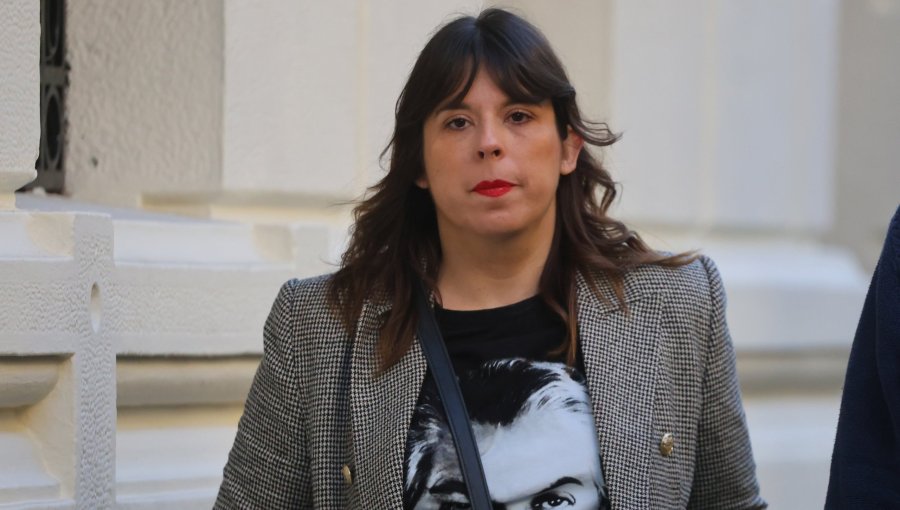 Presidenta del Frente Amplio cuestiona financiamiento de la sala cuna universal y cataloga a Quiroz como "un provocador"