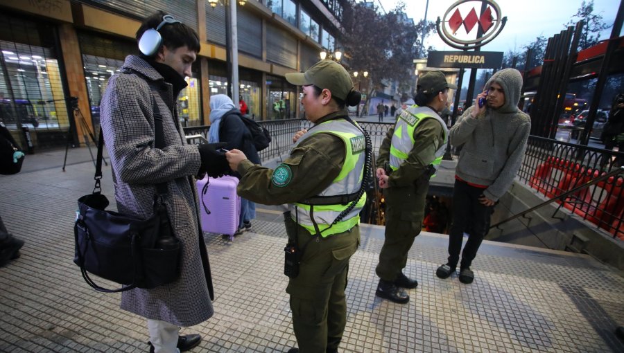 Ministro Arrau inicia nuevo copamiento policial en la Línea 1 del Metro de Santiago para reforzar seguridad