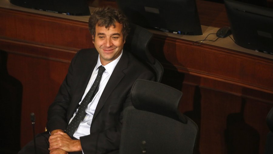 Gobierno contrata a exministro Juan José Ossa para defender proyecto “Escuelas Protegidas” en el TC