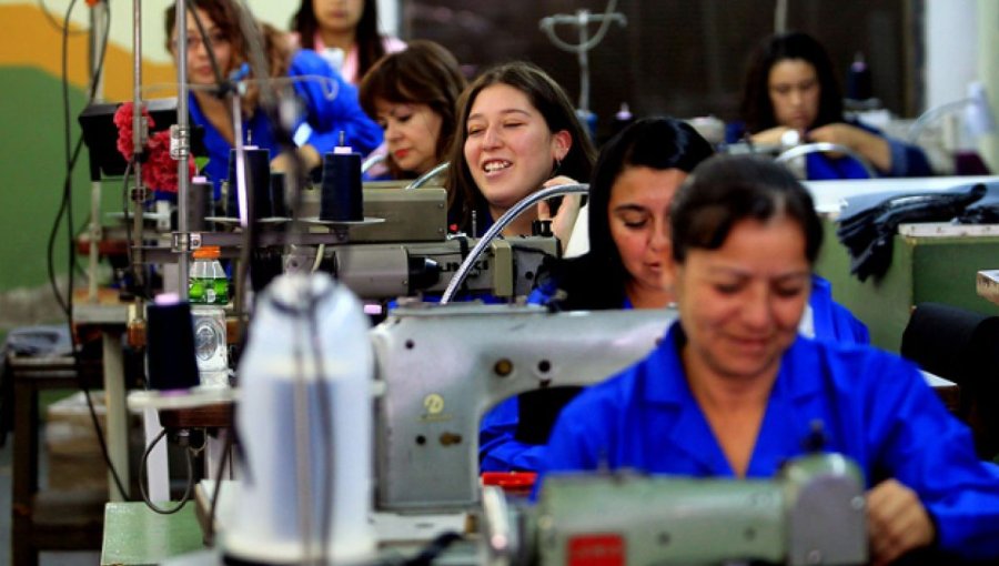 Consejo Regional aprueba $4.191 millones para extender programa de empleo que beneficia a cerca de 1.200 mujeres en Valparaíso