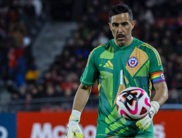 Claudio Bravo admite estar "un poco triste" por la no presencia de la Roja en el Mundial