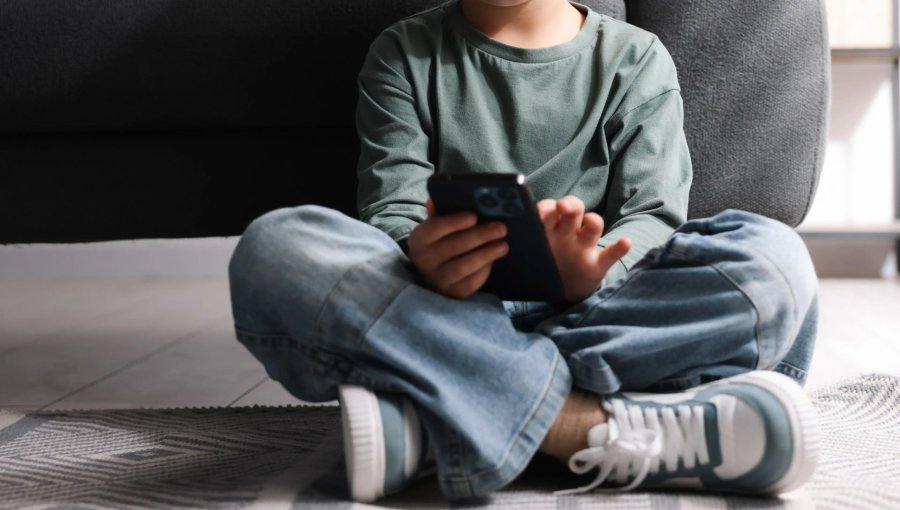 Emiratos Árabes Unidos aprueba resolución que prohíbe el acceso de los menores de 15 años a las redes sociales