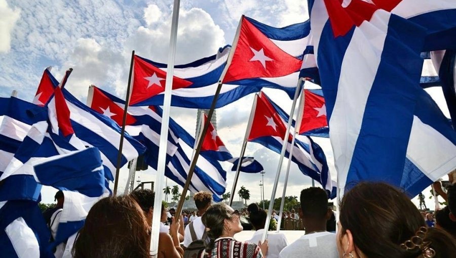 Vicepresidente de EE.UU. confirma contactos con Cuba para "cambiar" sus políticas económicas
