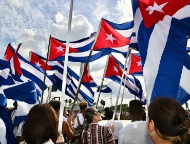 Vicepresidente de EE.UU. confirma contactos con Cuba para "cambiar" sus políticas económicas